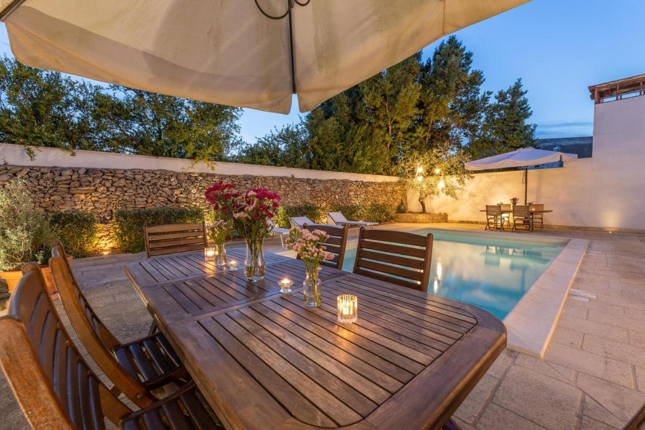 Courtyard With Pool Villa Racale Dış mekan fotoğraf
